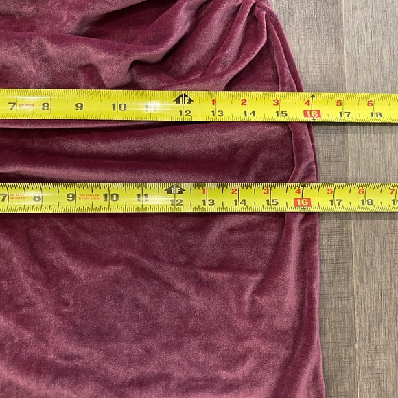 Abercrombie & Fitch Asymmetrical Ruched Velvet Midi Dress - Picture 8 of 8